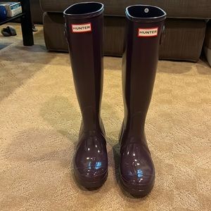 Women’s Tall Hunter rain boots, size US 8